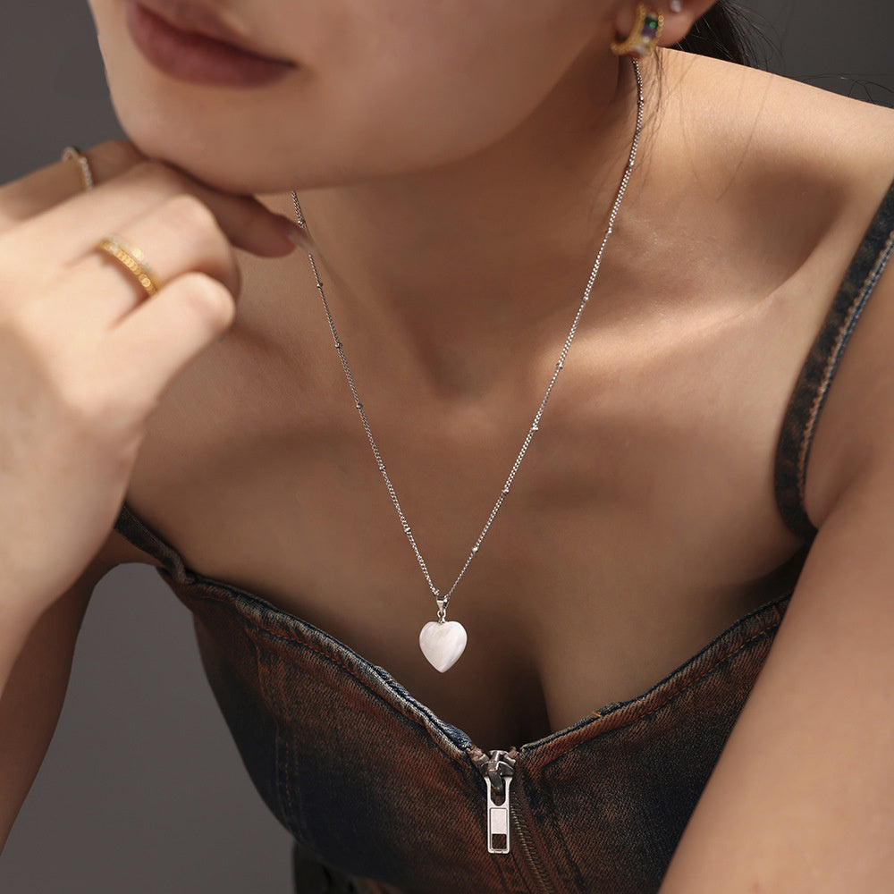Stainless steel plated 18k gold heart-shaped shell pendant necklace