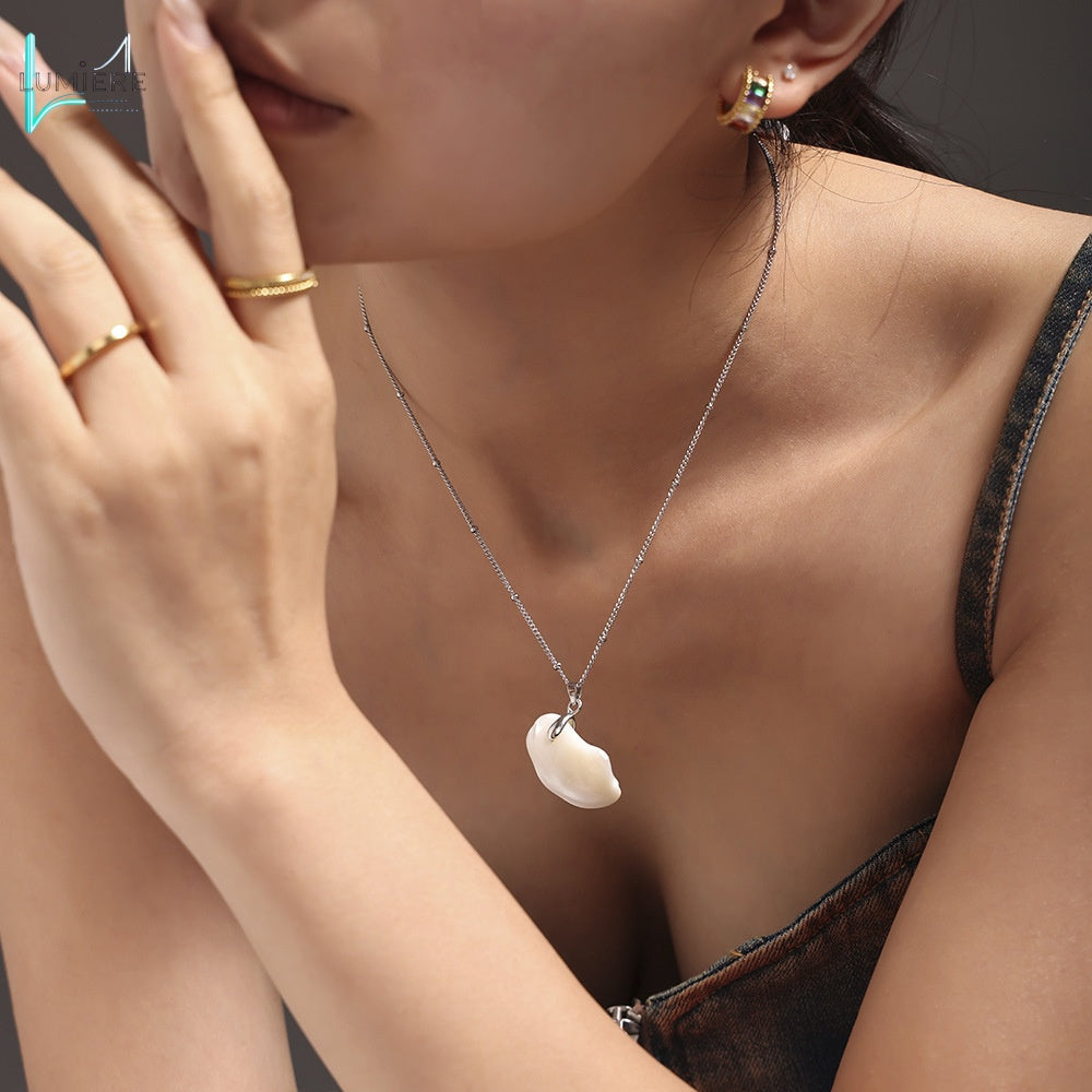 Shell irregular pendant collarbone necklace