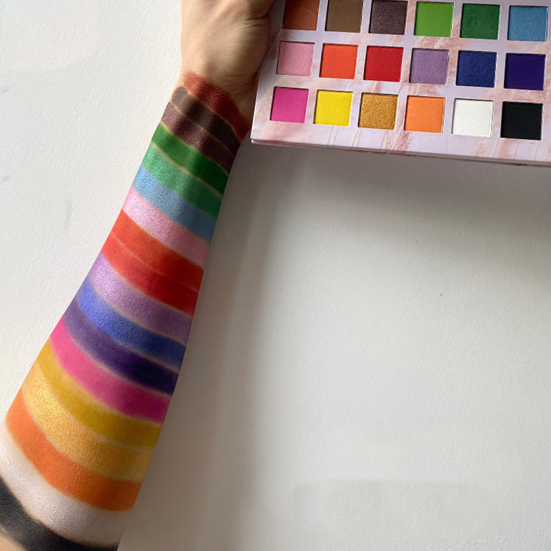 3D Pearlescent 18-Color Eyeshadow Palette